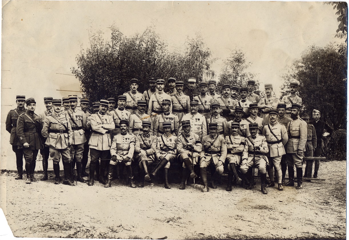 Fotografie cu ofițerii Misiunii militare franceze cu generalul H. Berthelot  în mijloc – Muzeul Virtual al Unirii