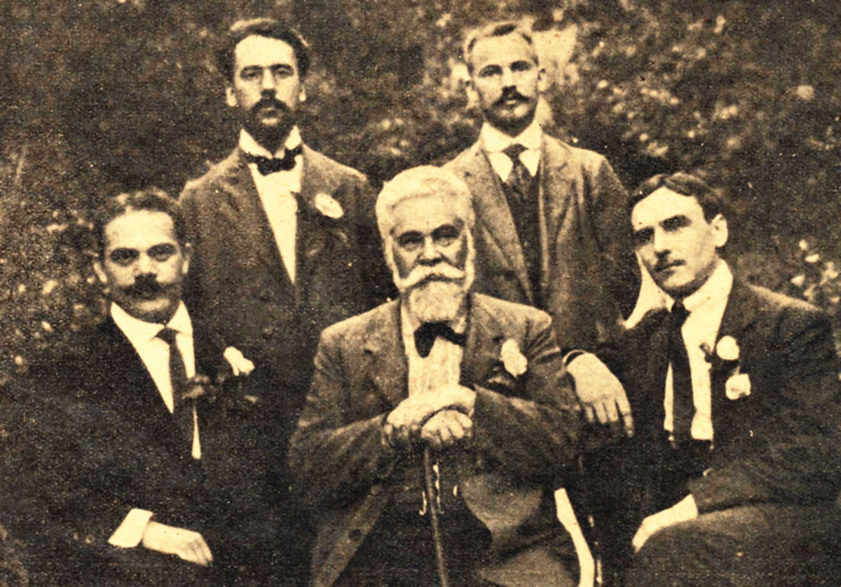 Editorial of the newspaper "Cuvânt Moldovenesc". 1914 - 1915. On the left (left) - Pantelimon Halippa; in the center, seated, Nicolae Alexandri; to his right - Simion Murafa (MNIR)