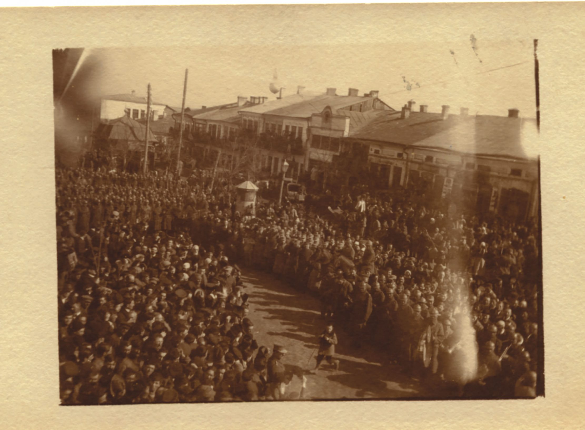 Unification of Bessarabia. The crowd gathered in Sobor Square (MNIR)