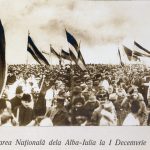 Fotografie realizată de Samuilă Mârza la 1 Decembrie 1918 cu participanții la Adunarea Națională de la Alba Iulia. 